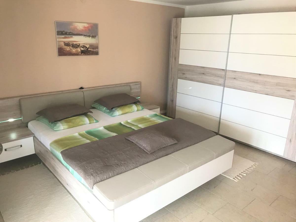 Apartmani Fortuna Lumbarda Exteriör bild