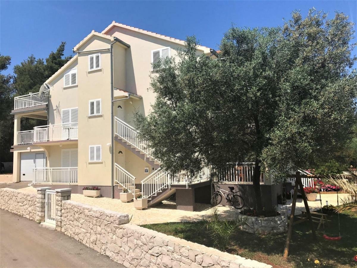 Apartmani Fortuna Lumbarda Exteriör bild