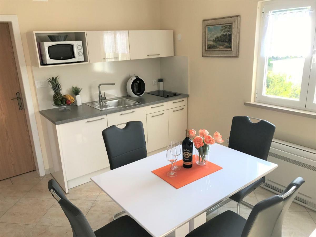 Apartmani Fortuna Lumbarda Exteriör bild